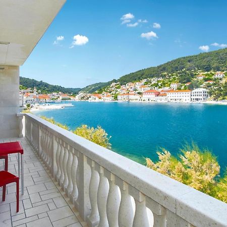 Beautiful Home In Pucisca With Wifi Exterior photo