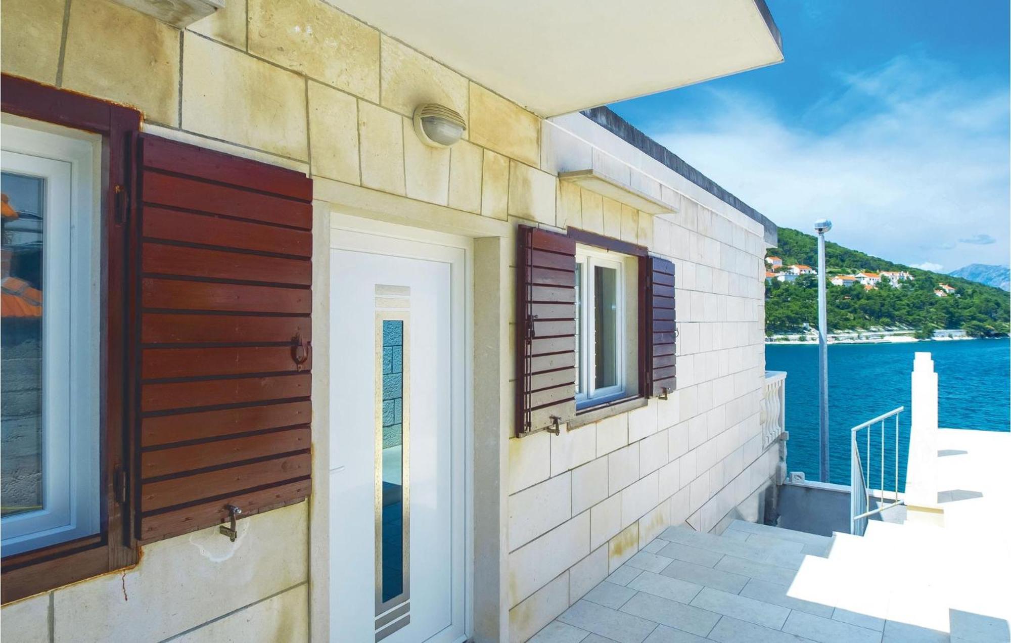 Beautiful Home In Pucisca With Wifi Exterior photo